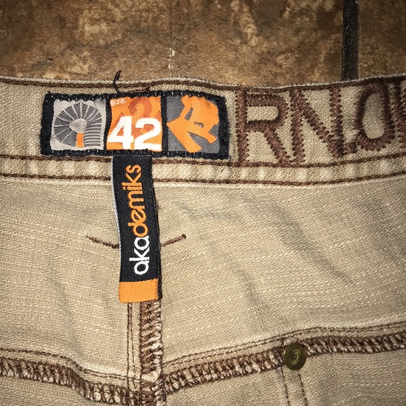 Men’s Akademiks Scripted Jeans - Picture 10 of 11